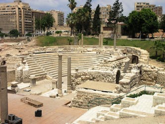 Roman amphitheater, Bombay’s pillar and Catacombs tour from Alexandria